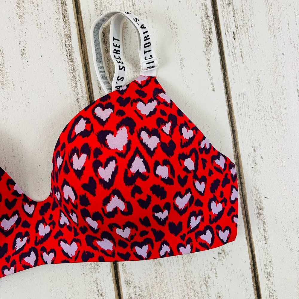 36C Victoria’s Secret T-Shirt Lightly Lined Wireless Bra Logo Strap Heart Print - Picture 4 of 9